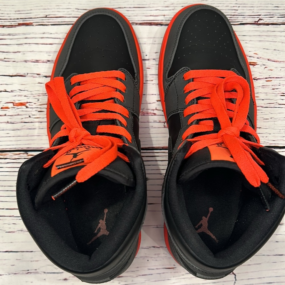 Jordan 1 Retro Mid_Black infrared-Sz-9.5-Released 2014 - Picture 4 of 11